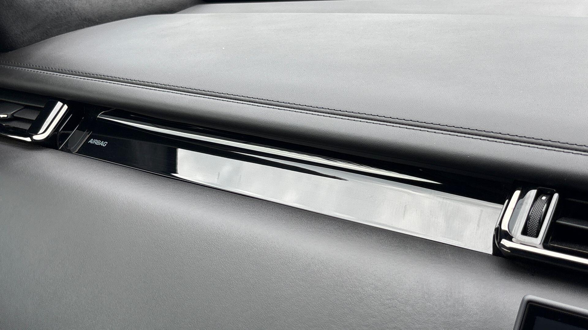 Land Rover Range Rover Velar view 35