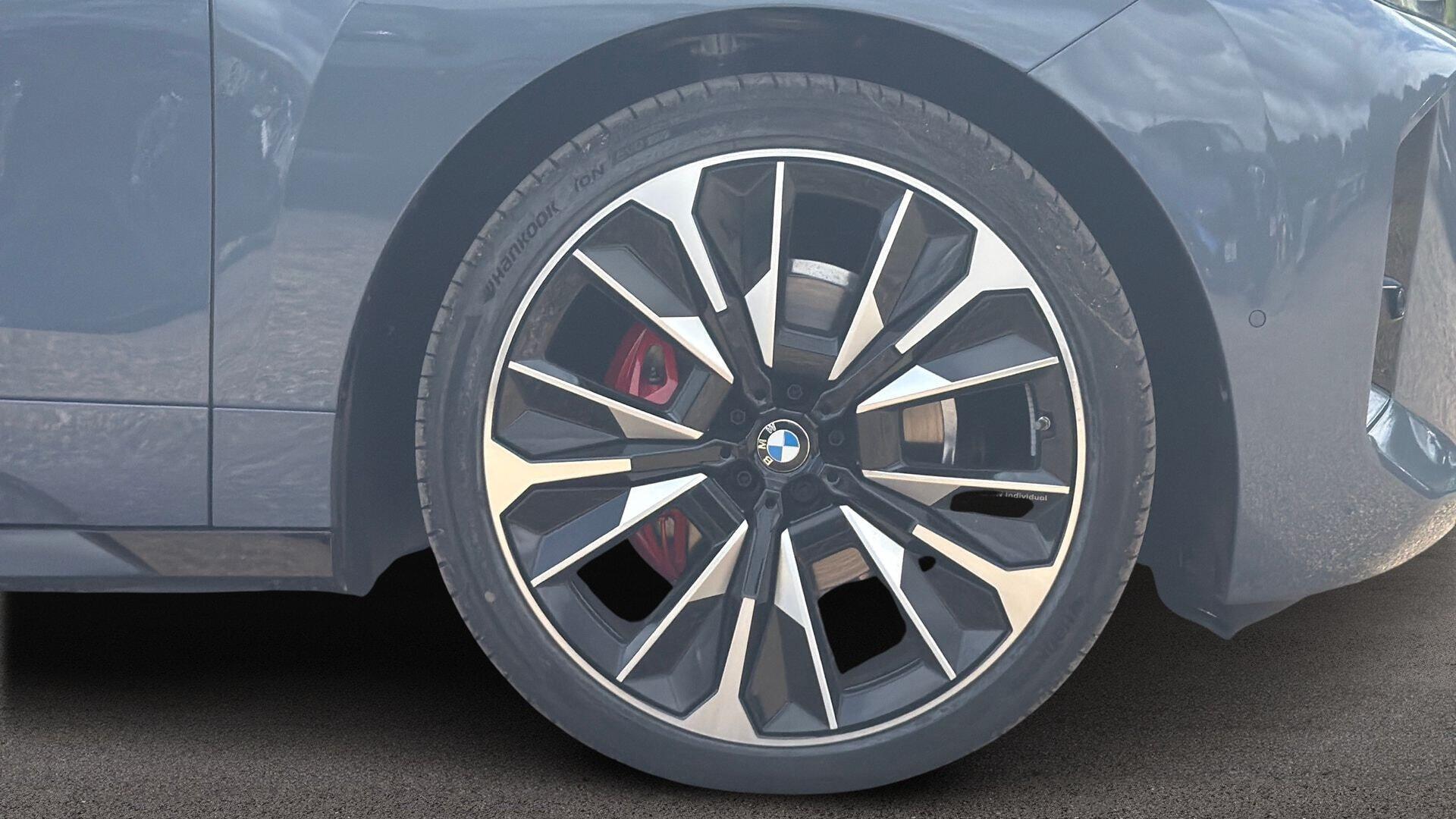 BMW Ix view 14