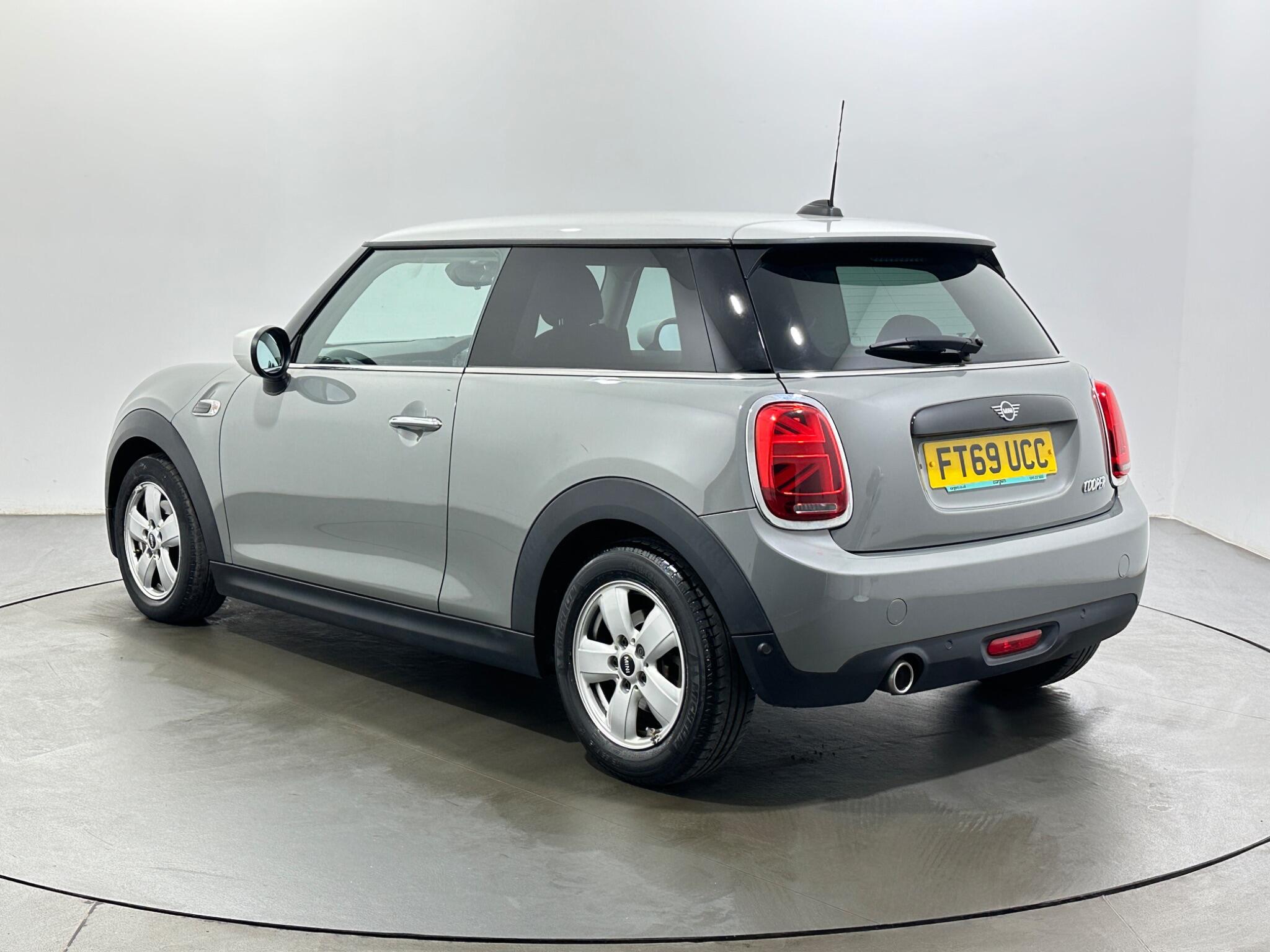 Mini Hatch view 6
