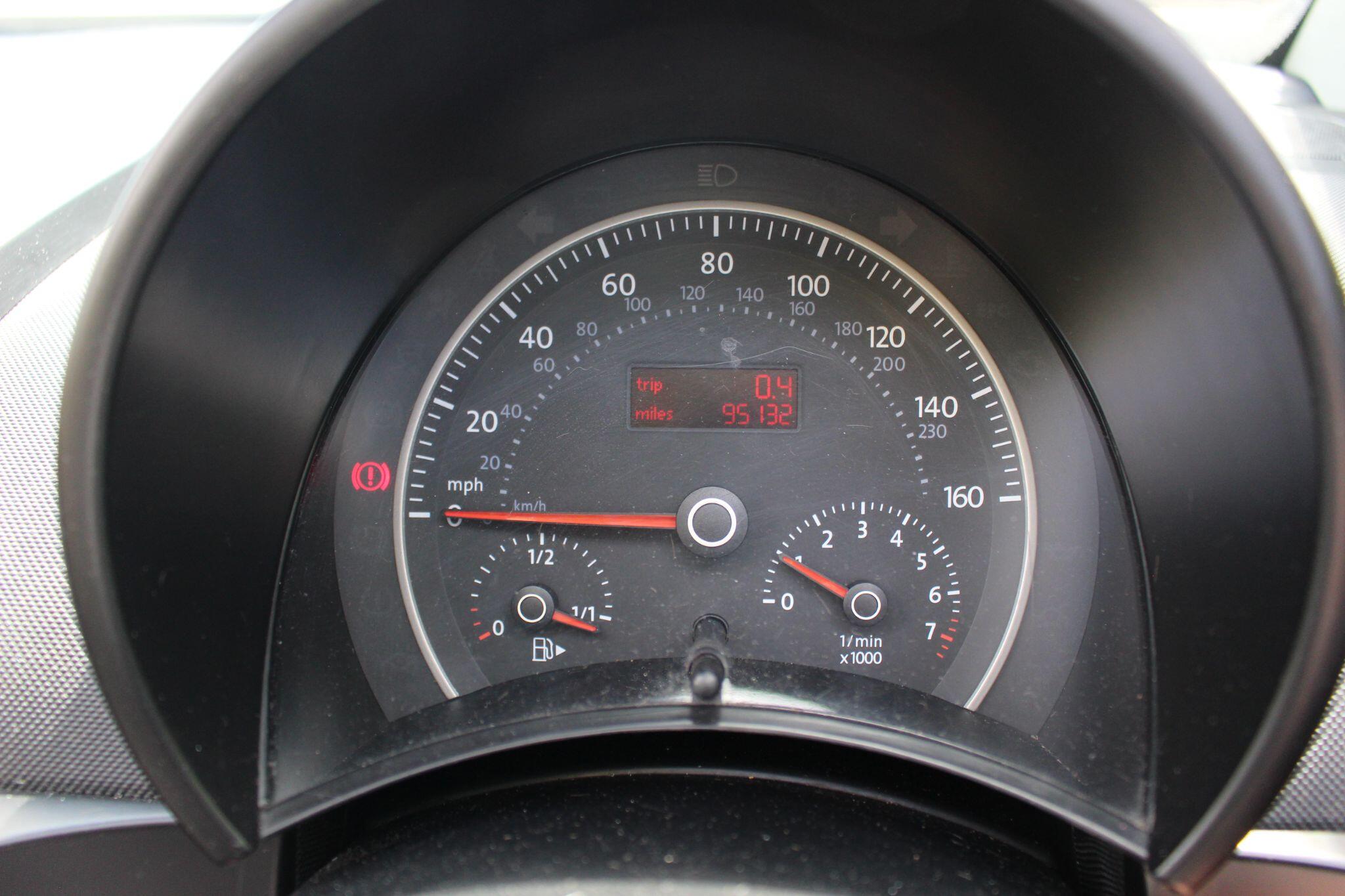 Volkswagen Beetle view 24