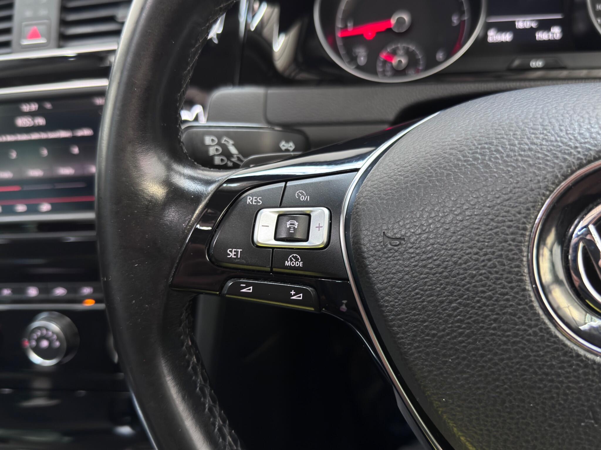 Volkswagen Golf view 43