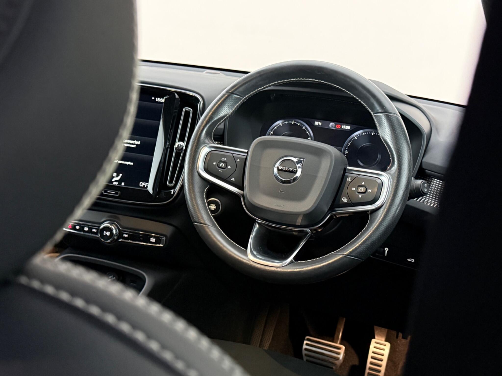 Volvo XC40 view 14