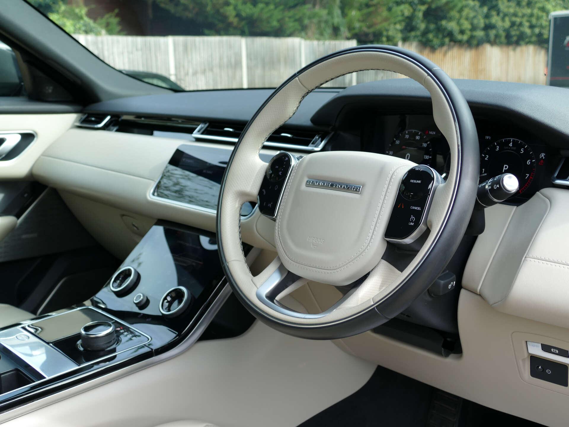 Land Rover Range Rover Velar view 4