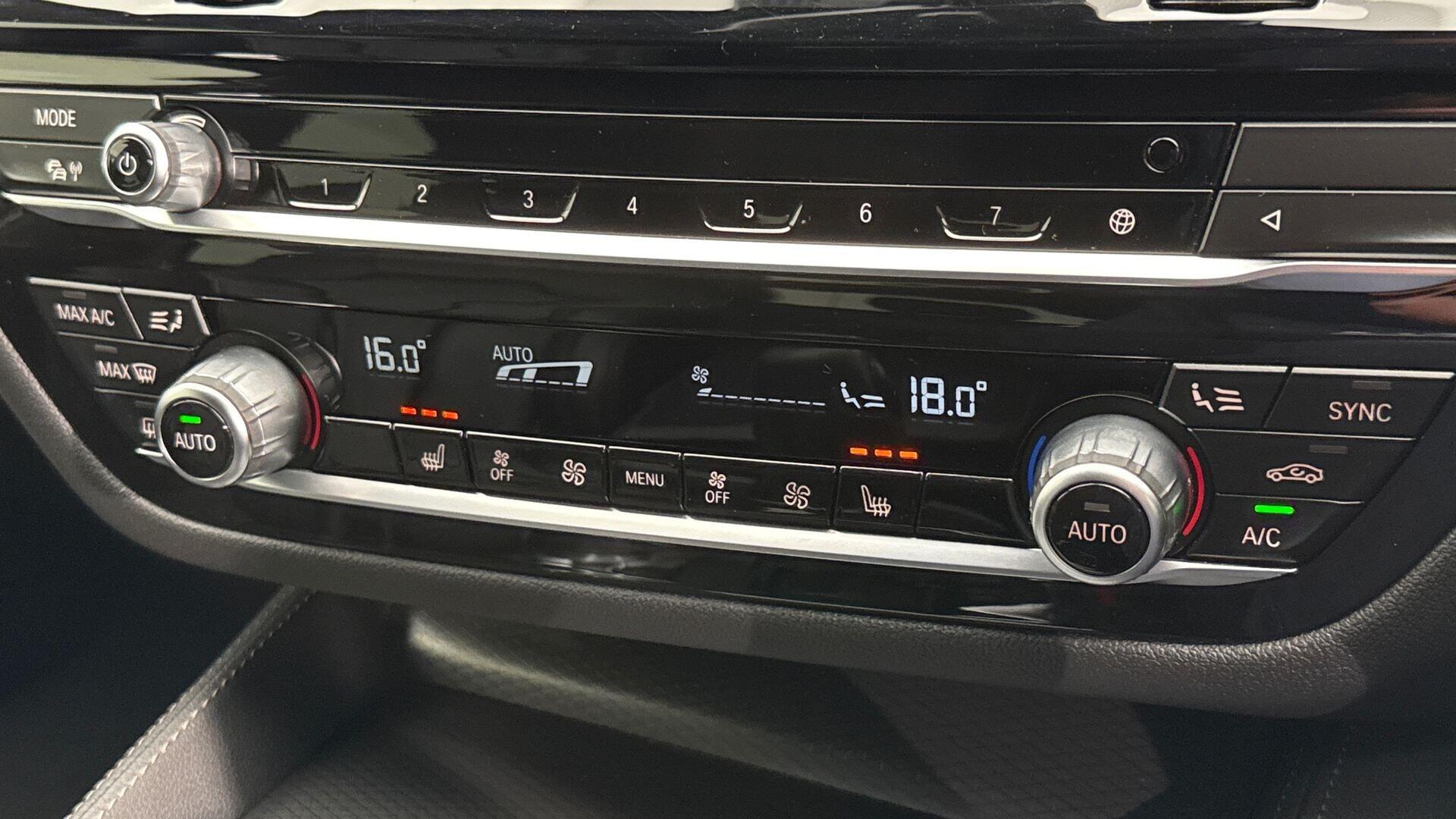 BMW 5 Series view 24