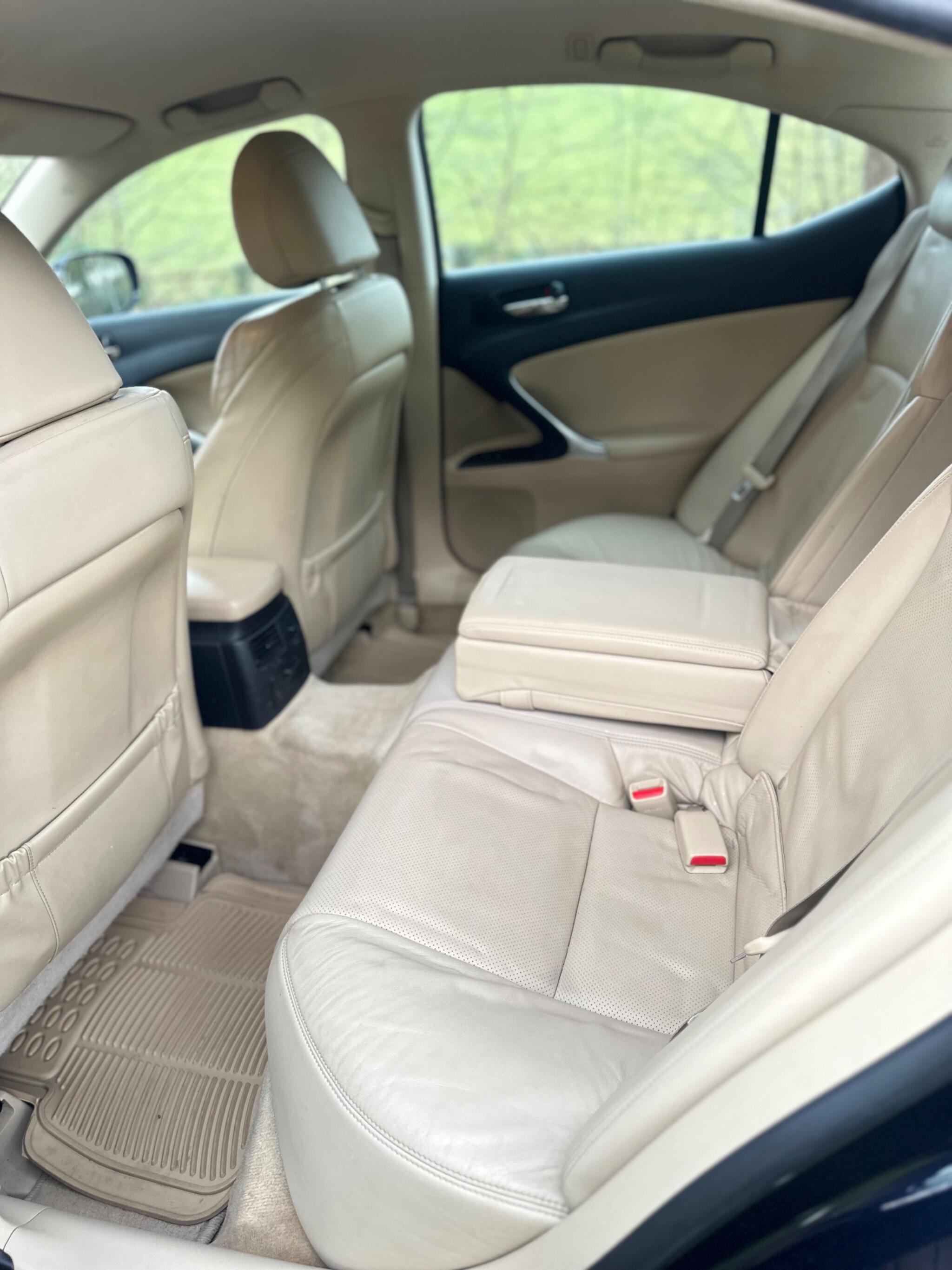 2008 Lexus IS image 16