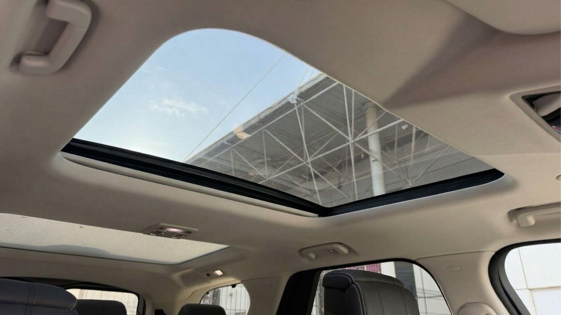 Land Rover Discovery view 20