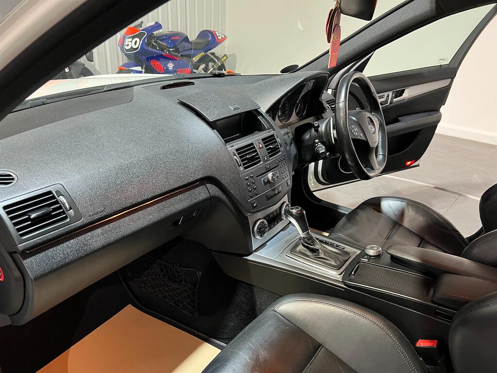 Mercedes-Benz C-Class view 37