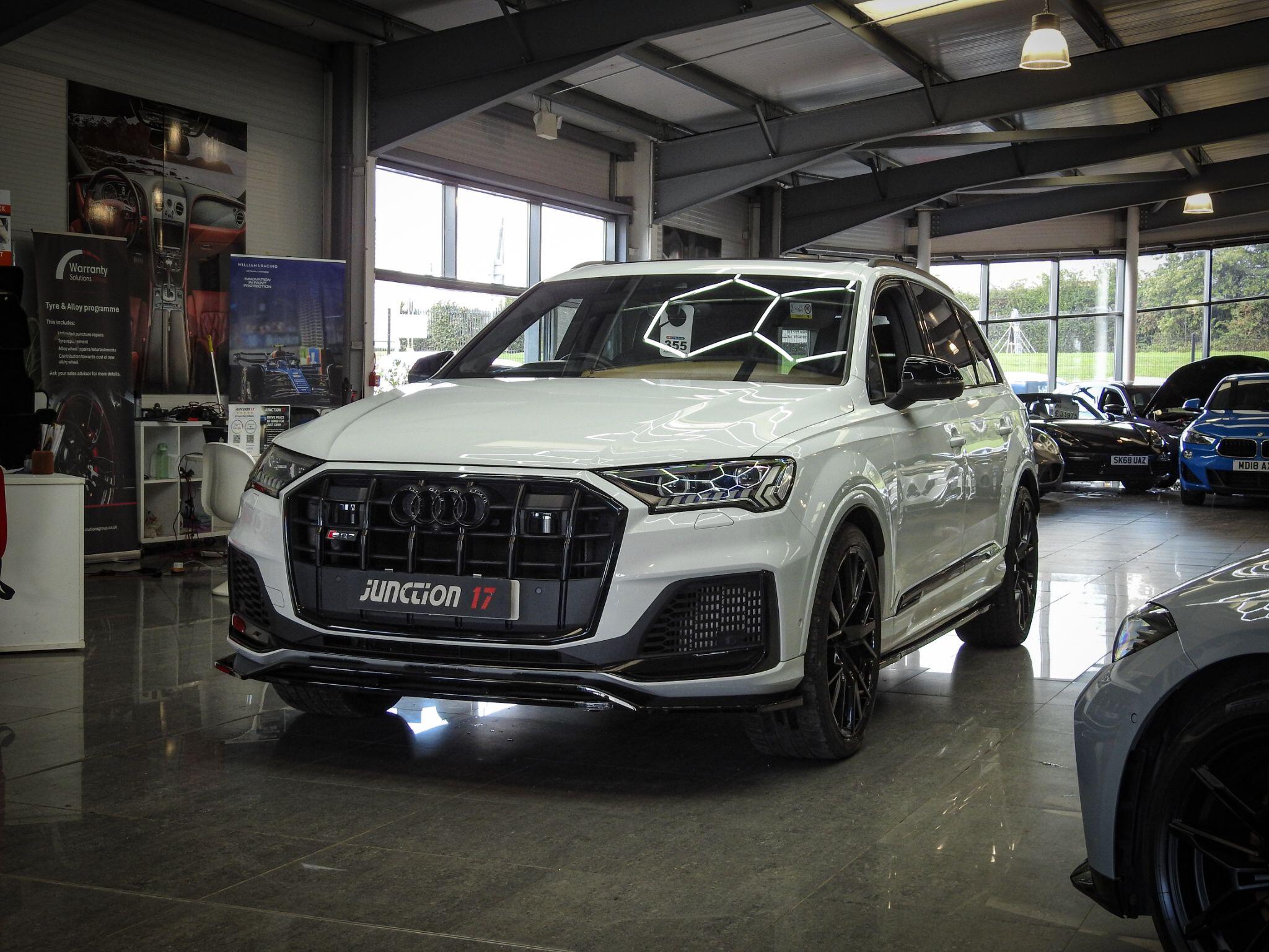 Audi SQ7 view 7