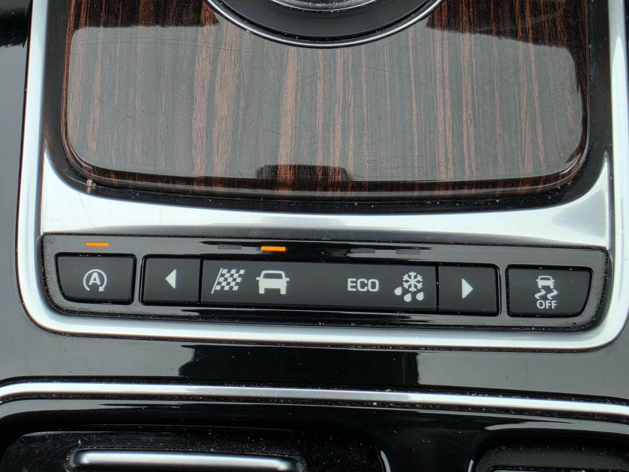Jaguar XF view 22