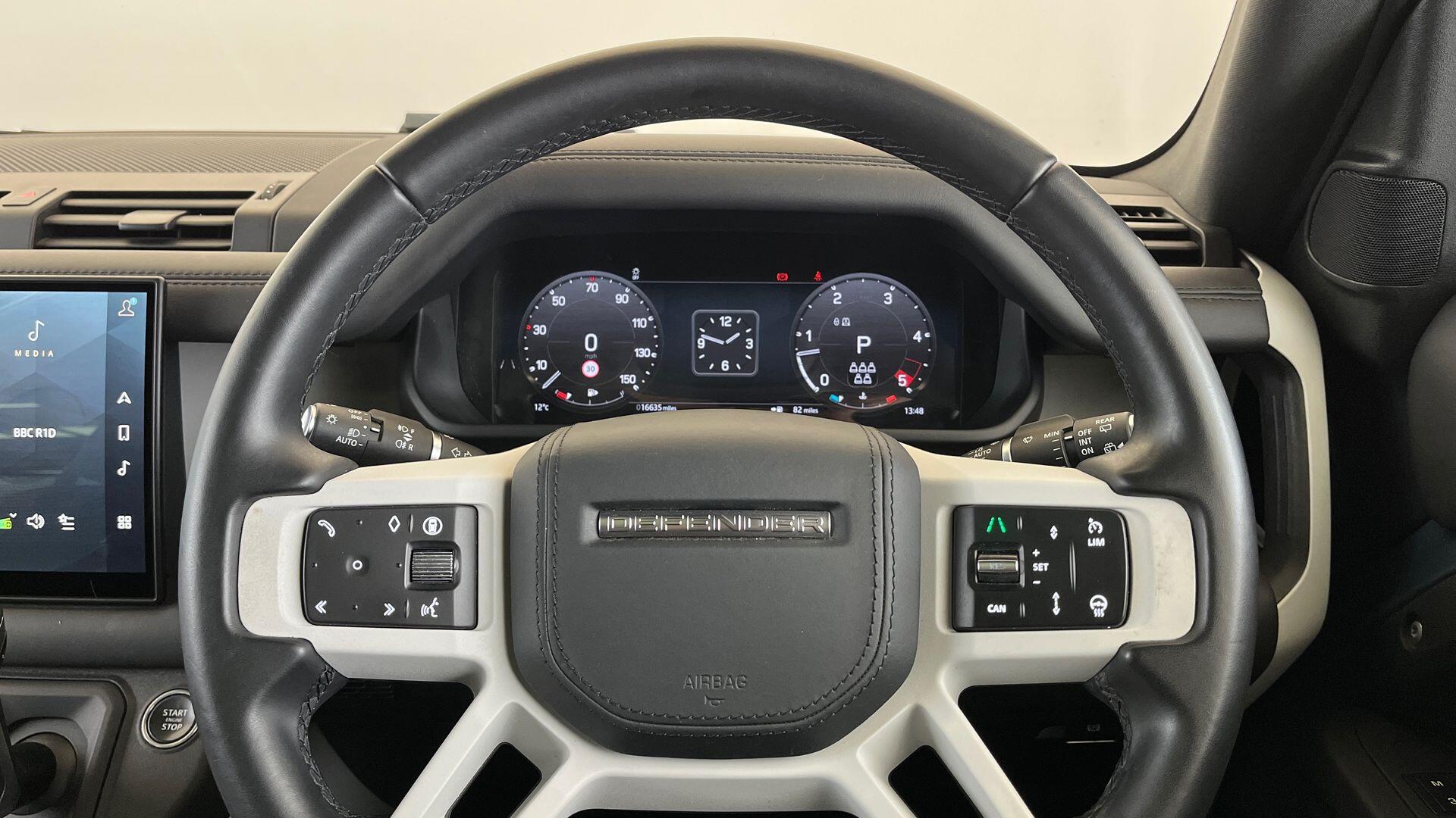 Land Rover Defender view 35