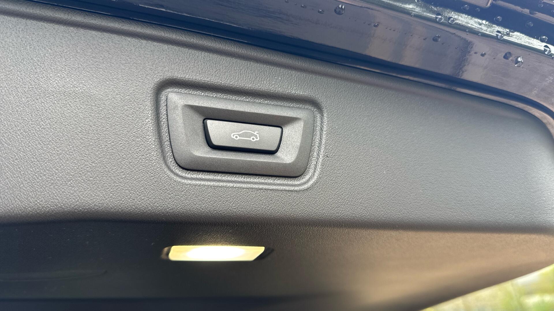 BMW 5 Series view 24