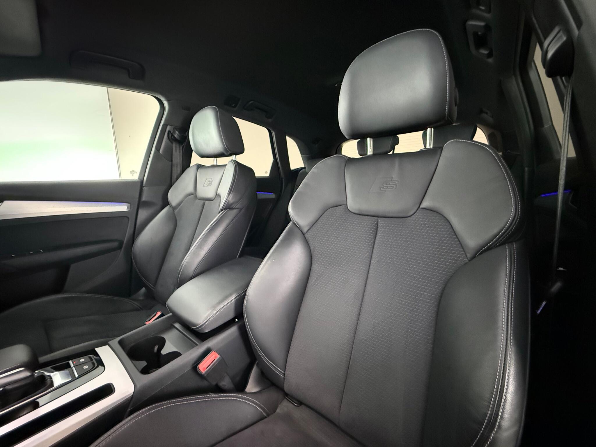 Audi Q5 view 32