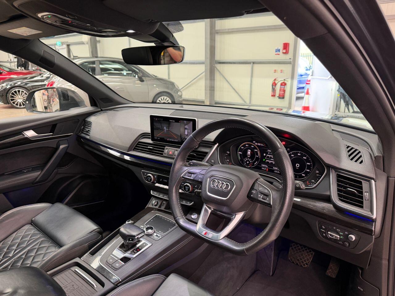 Audi Q5 view 12