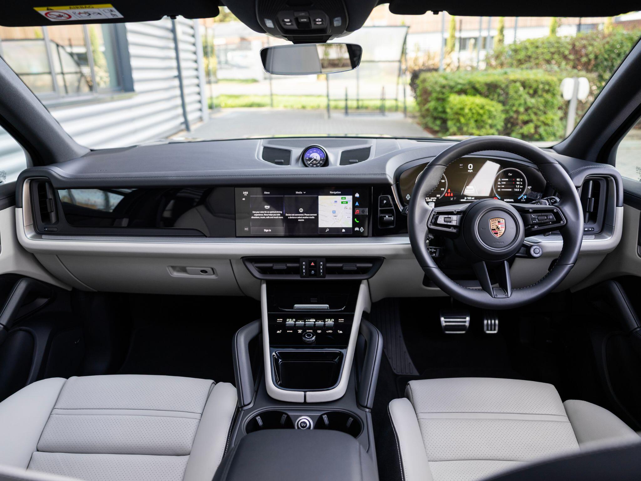 Porsche Cayenne view 31