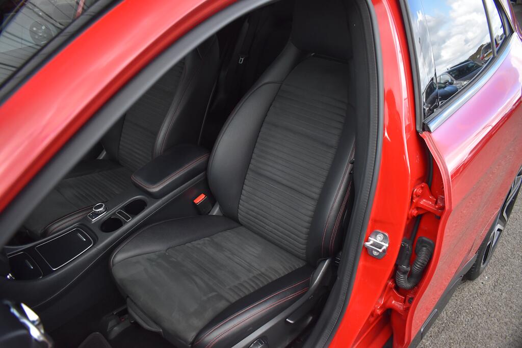 Mercedes-Benz Gla view 39