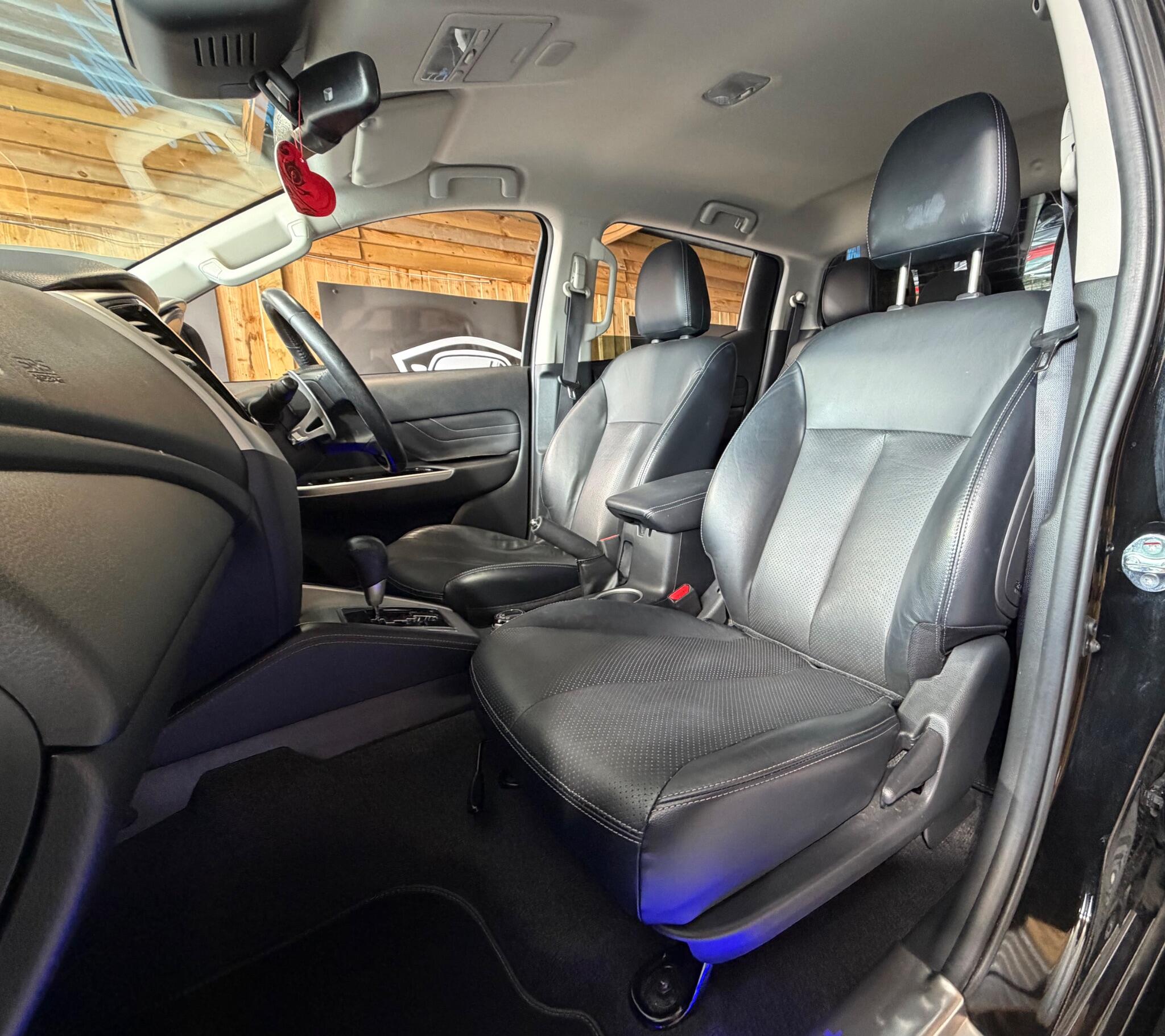 Mitsubishi L200 view 23