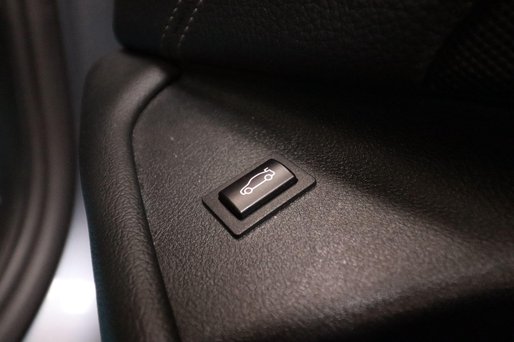 BMW 5 Series view 18
