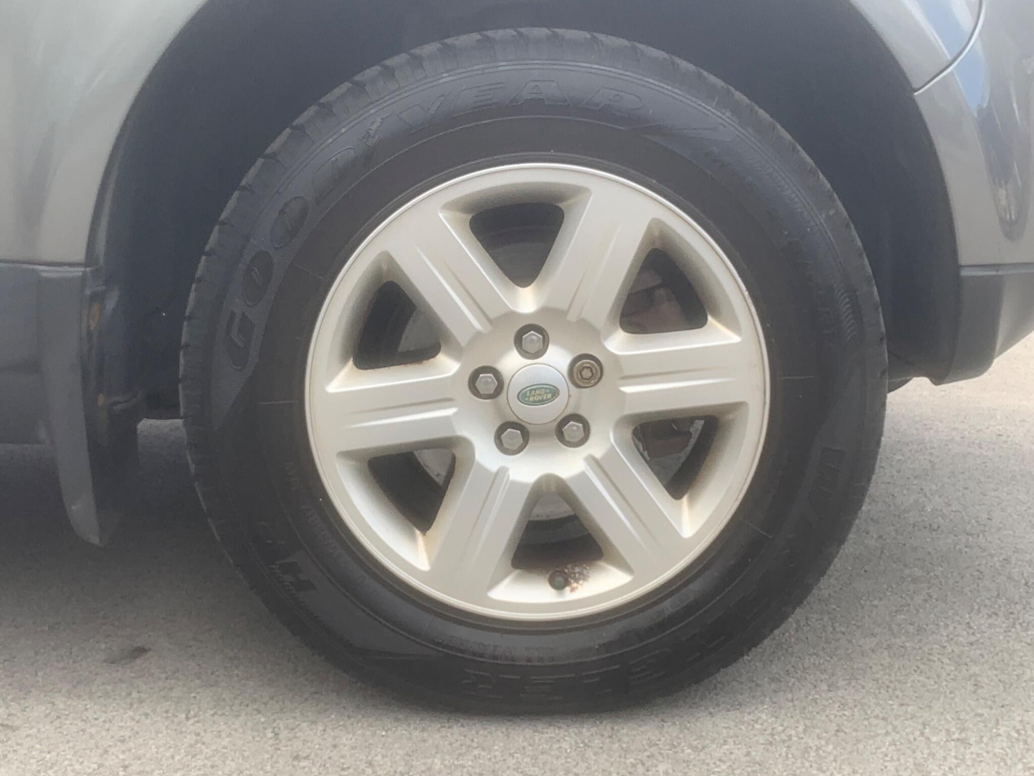 Land Rover Freelander 2 view 11