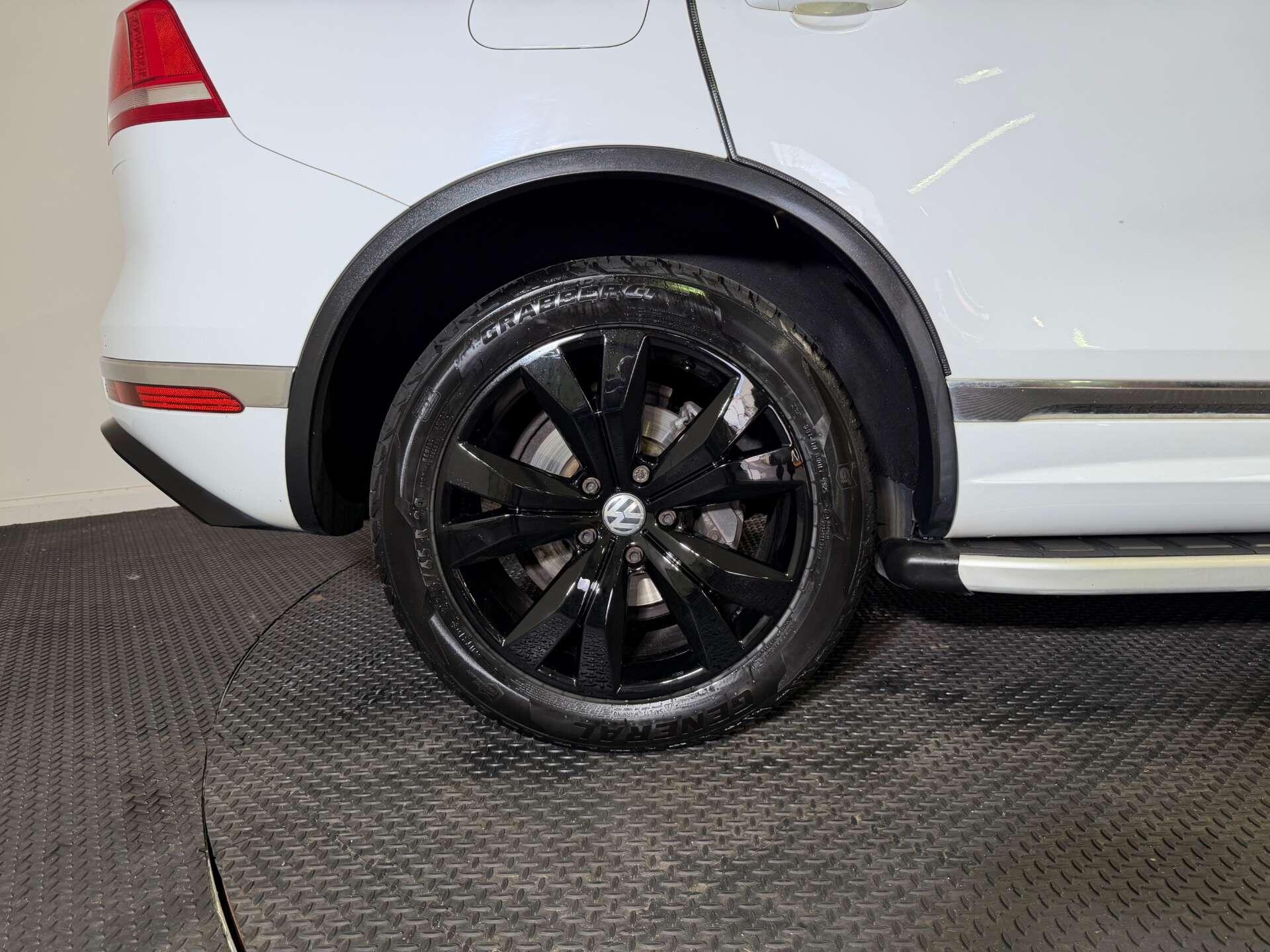Volkswagen Touareg view 71
