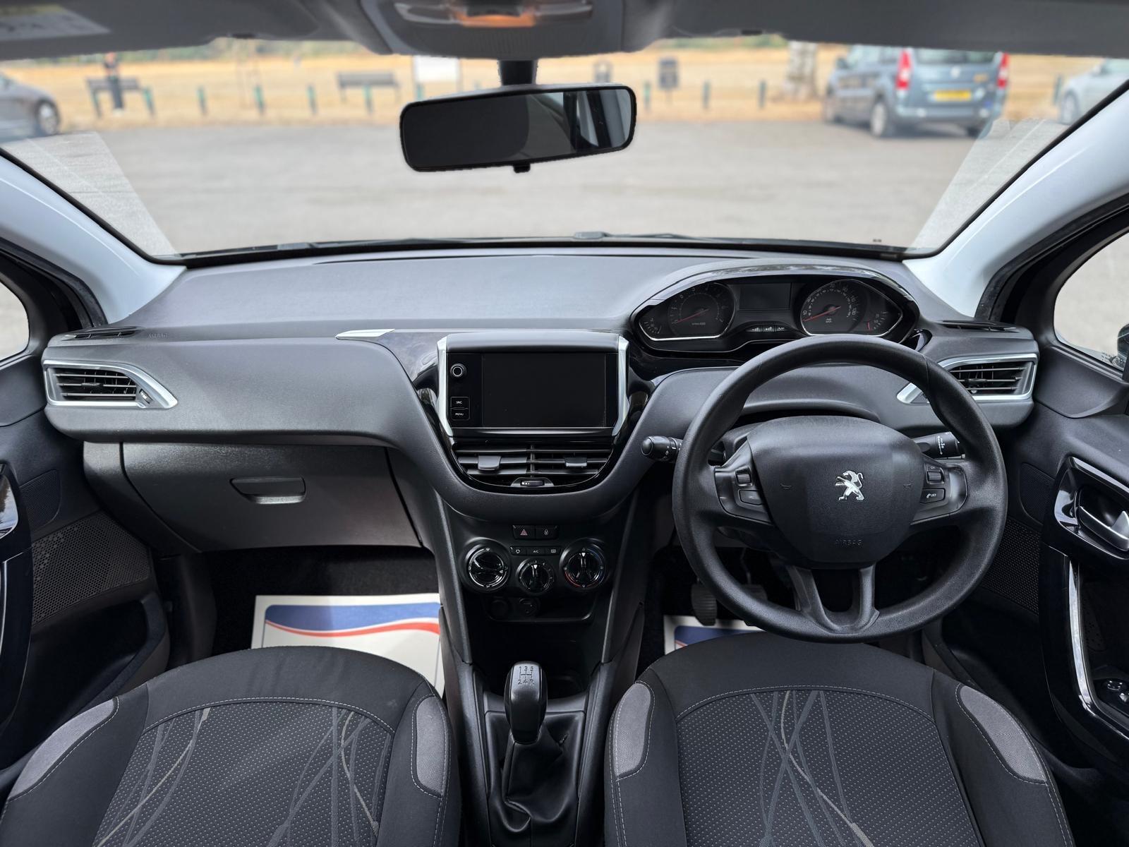 Peugeot 208 view 24