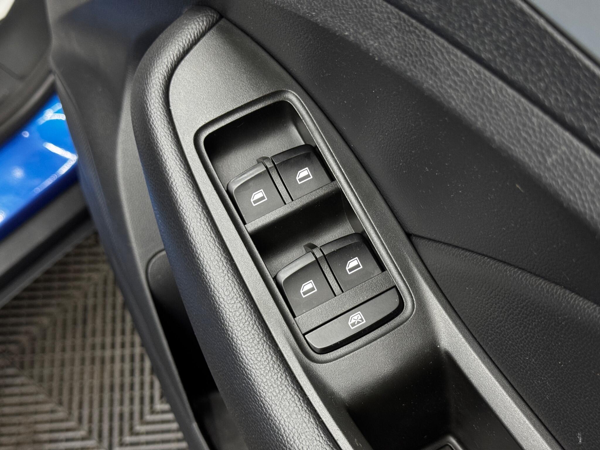 MG ZS view 37