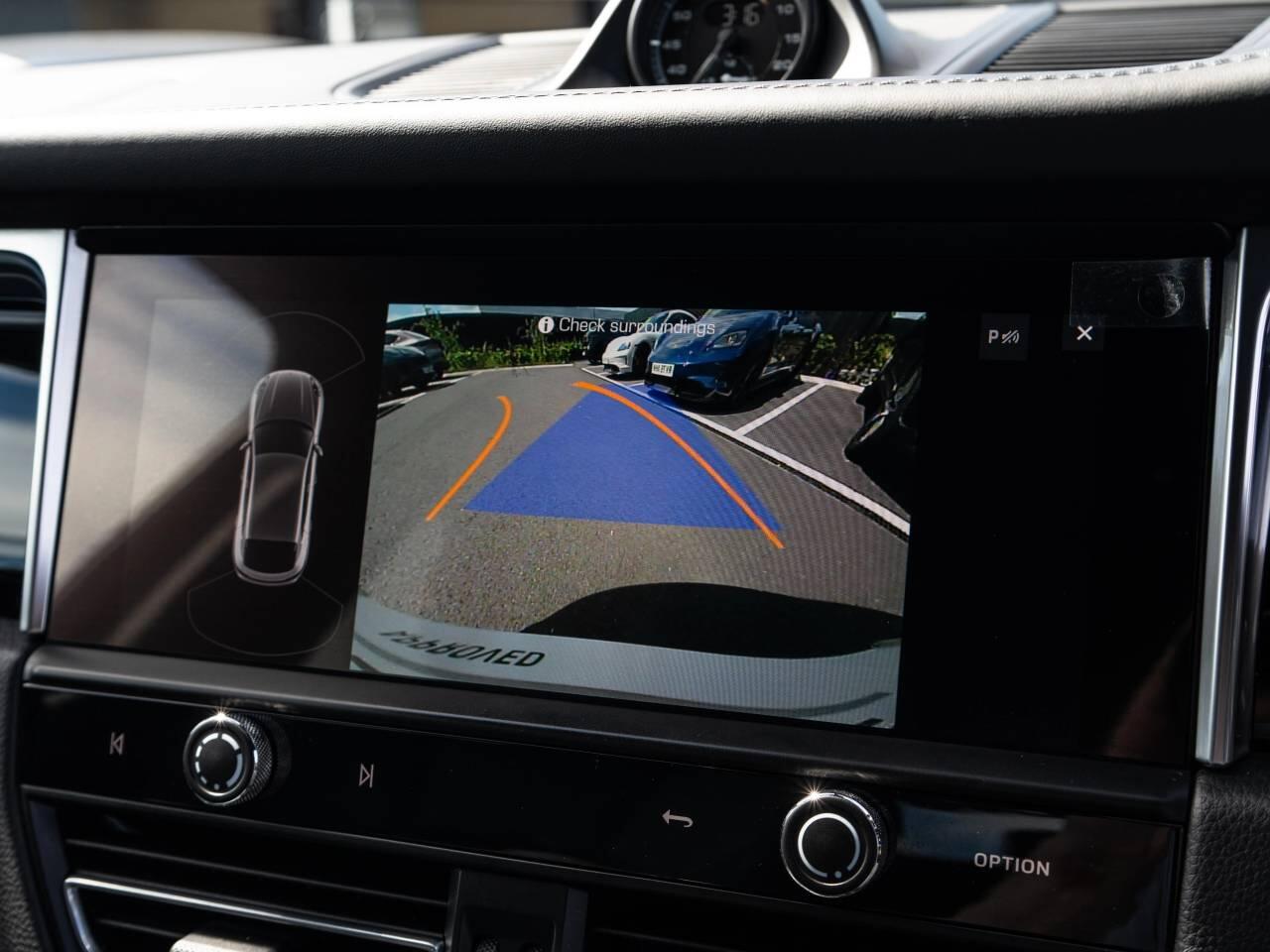 Porsche Macan view 33