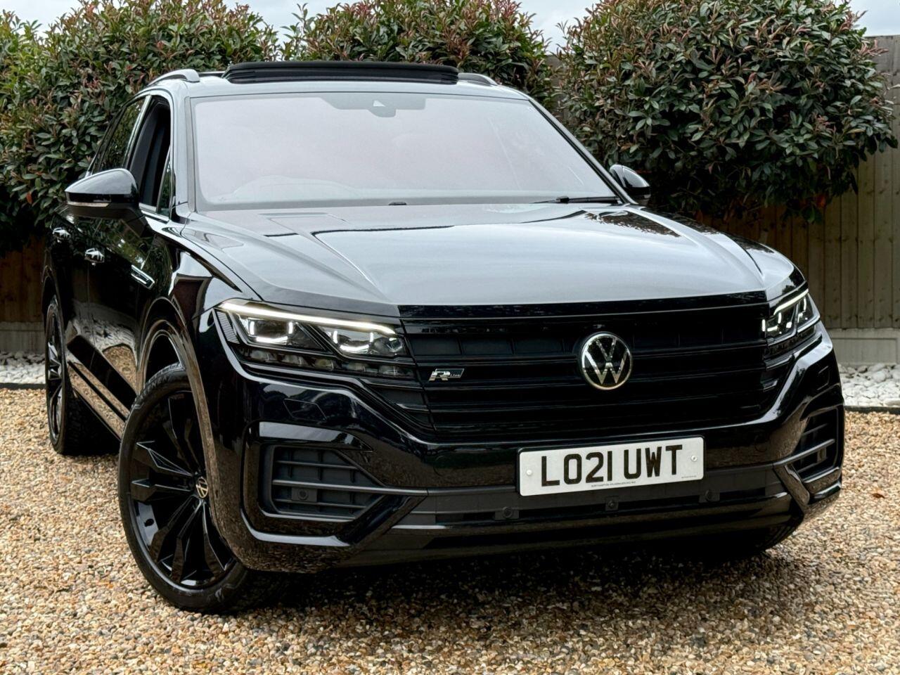 Volkswagen Touareg view 5