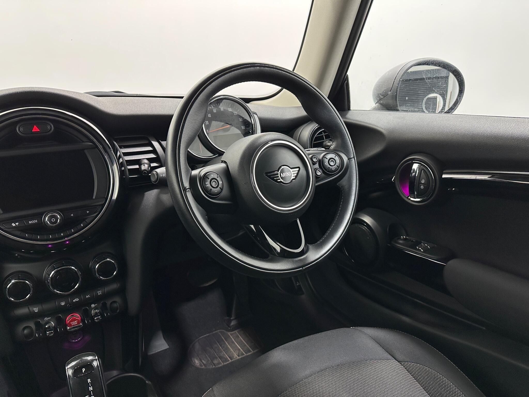 Mini Cooper view 12