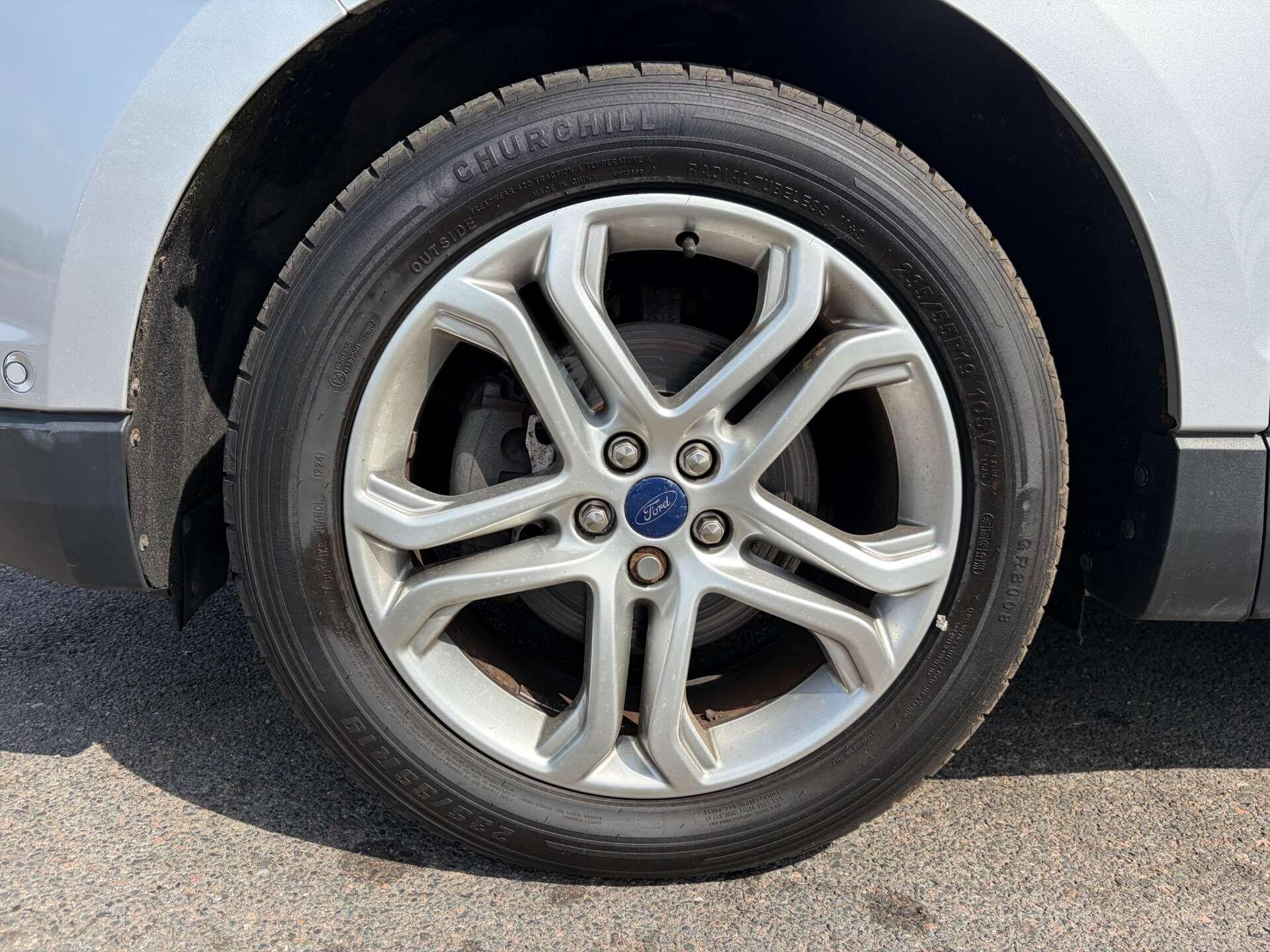 Ford Edge view 10
