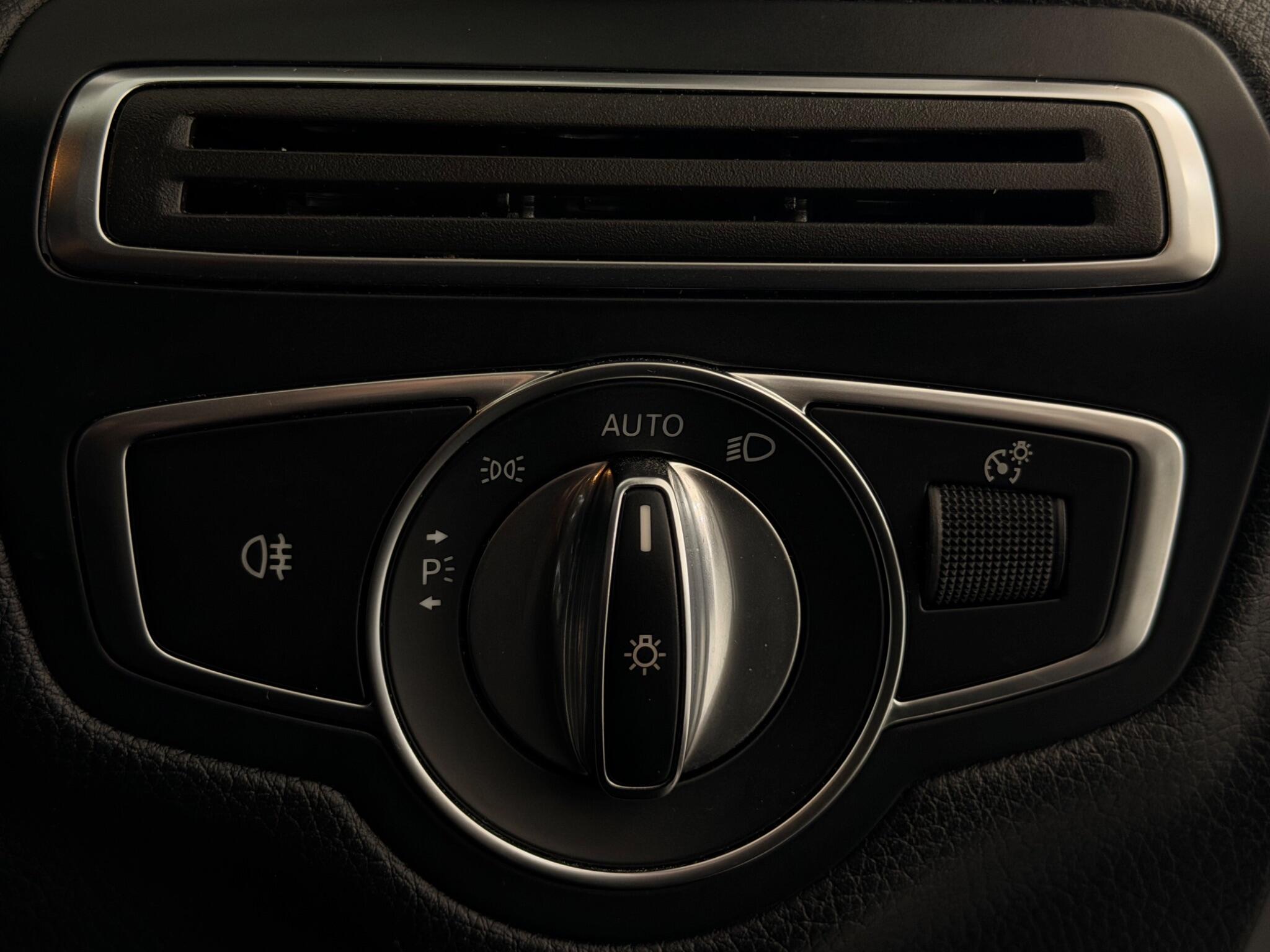 Mercedes-Benz C-Class view 38