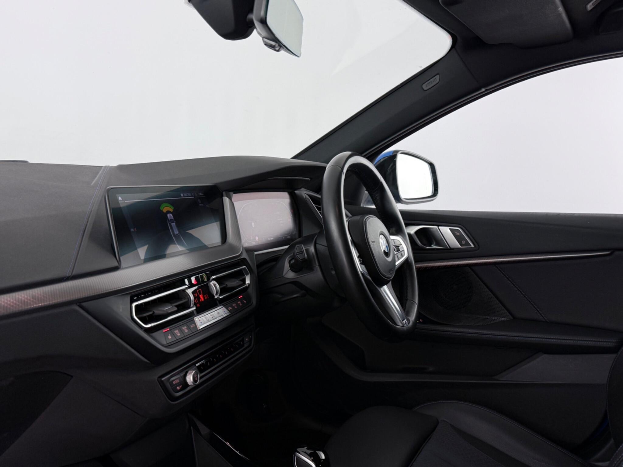 BMW 1 Series view 4