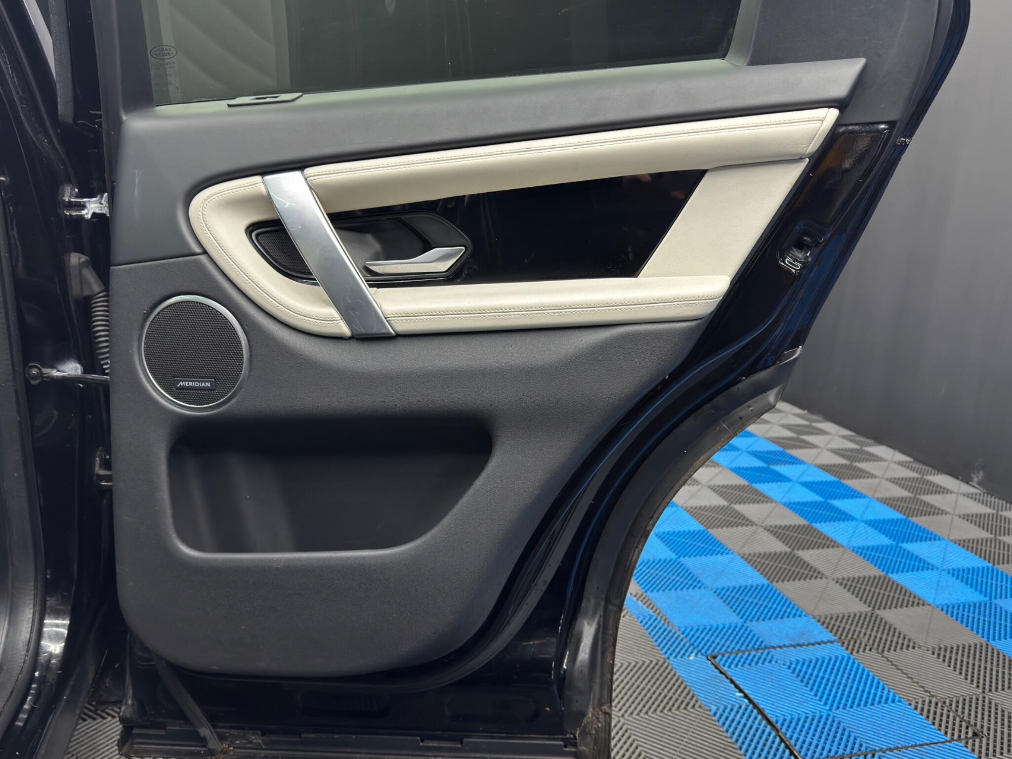 Land Rover Discovery Sport view 51