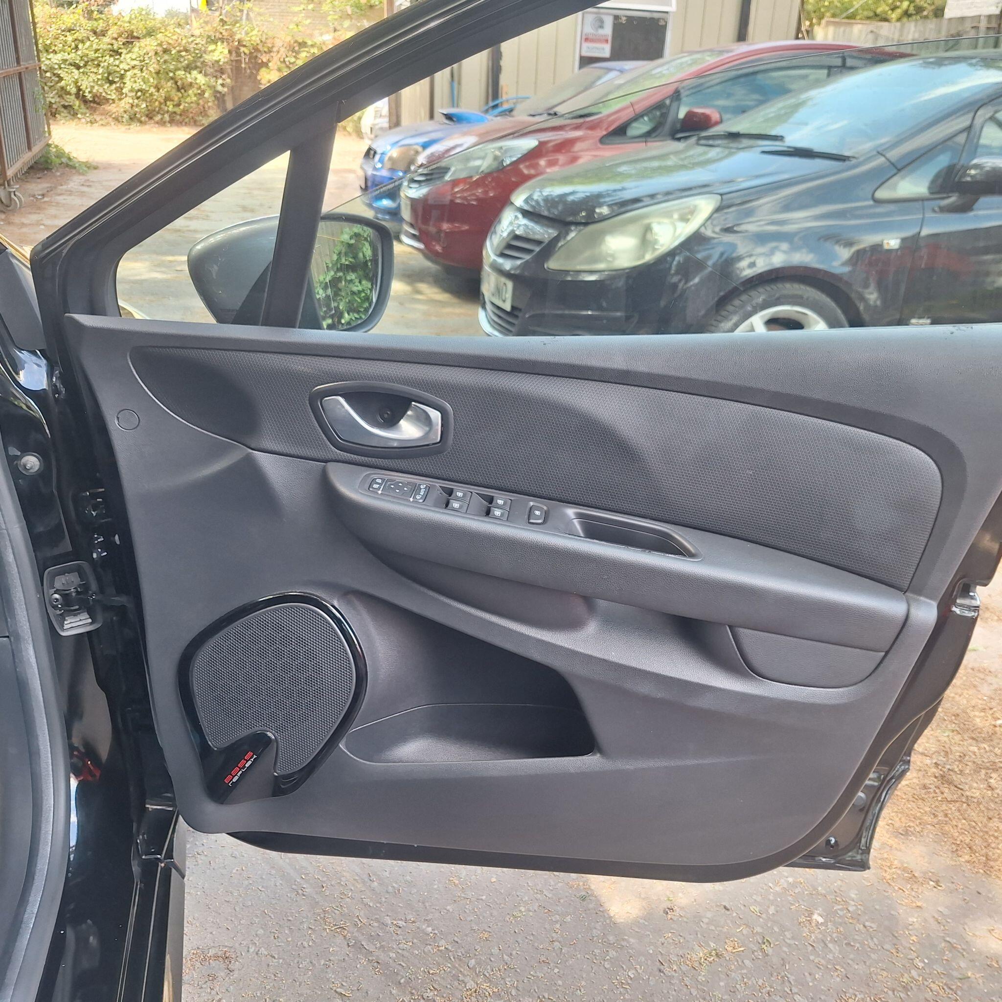 Renault Clio view 17