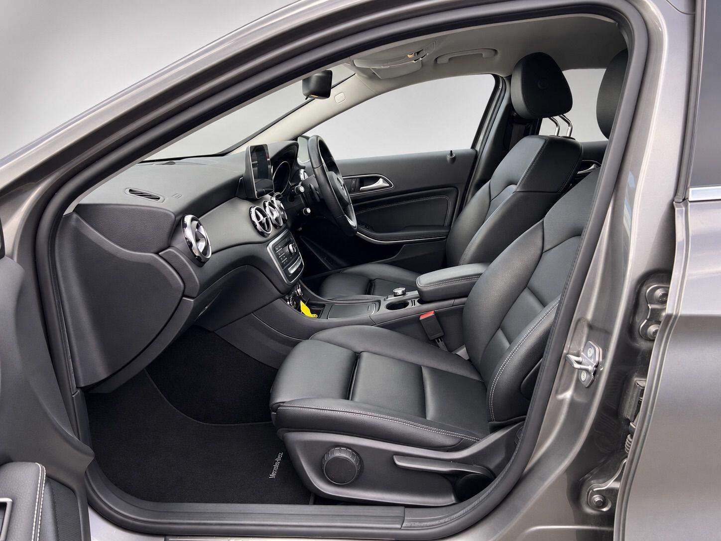 Mercedes-Benz Gla view 35