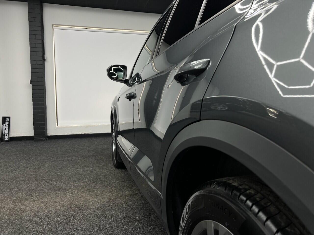 Volkswagen T-Roc view 7