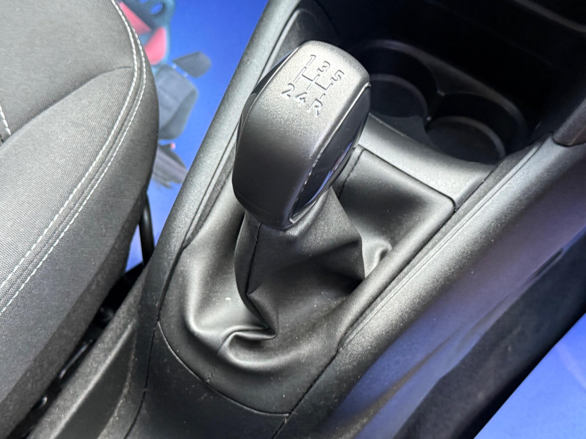 Peugeot 208 view 32