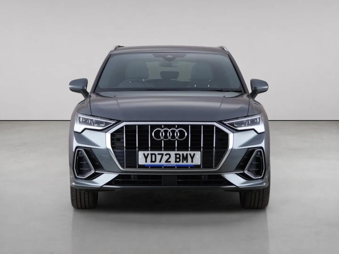 Audi Q3 view 5