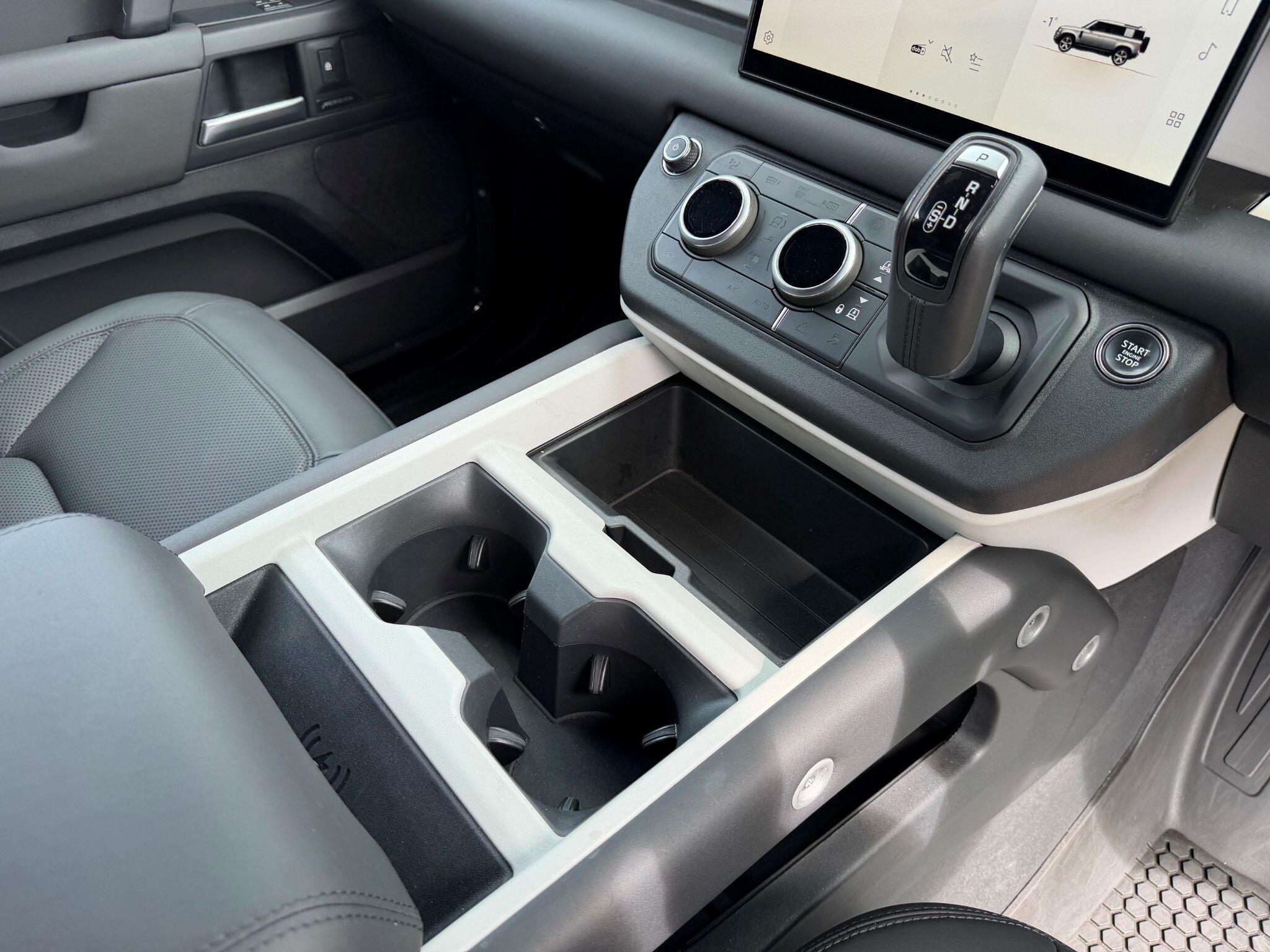 Land Rover Defender 110 view 16