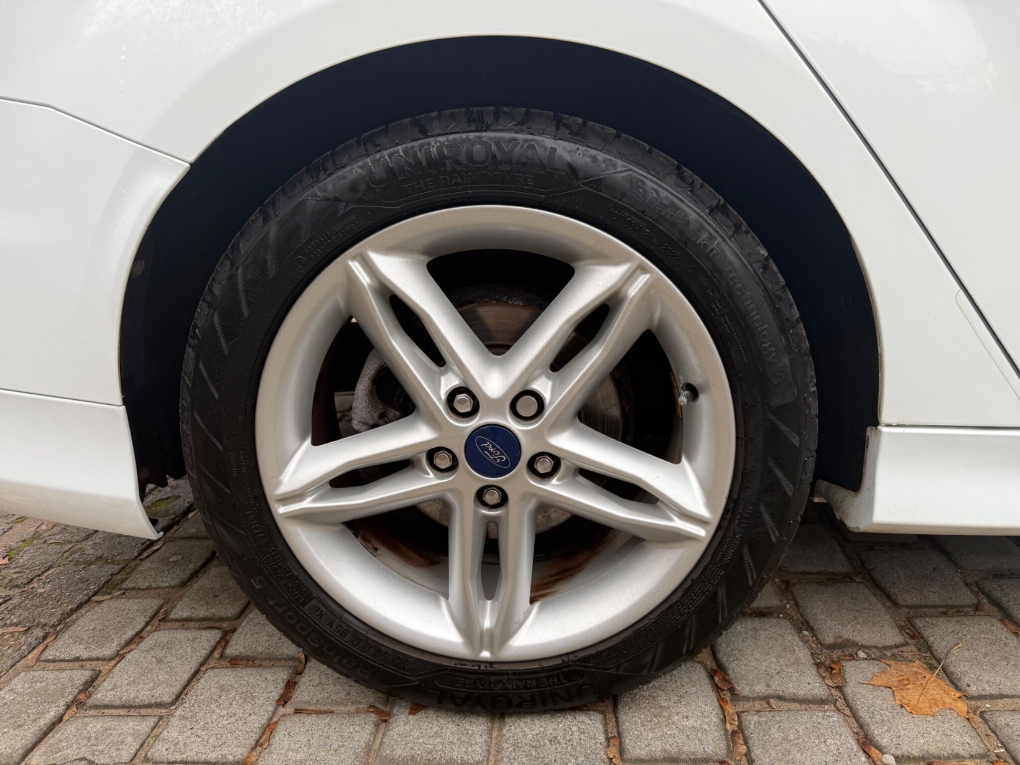 2015 Ford Focus image 26