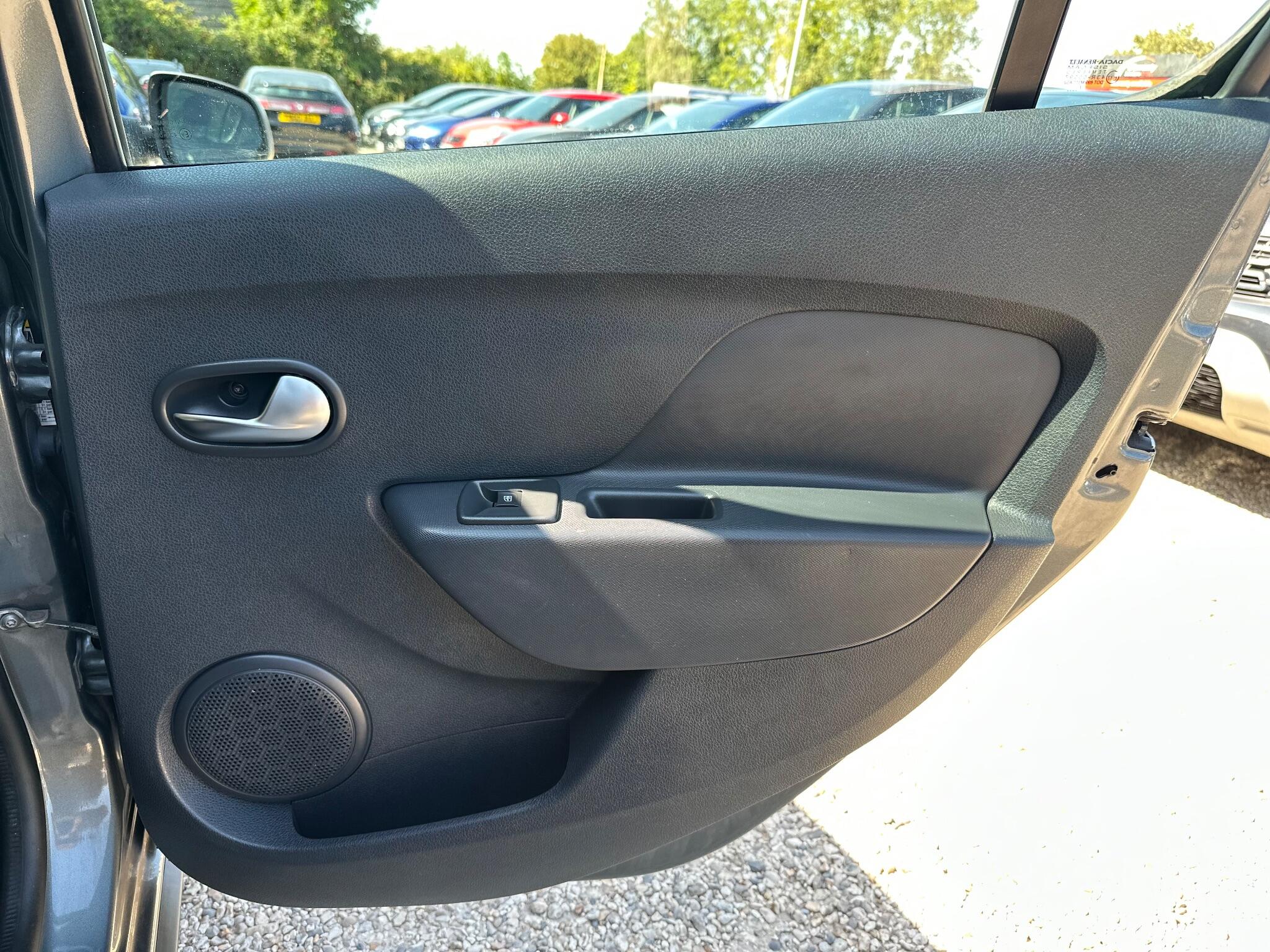 Dacia Sandero view 57