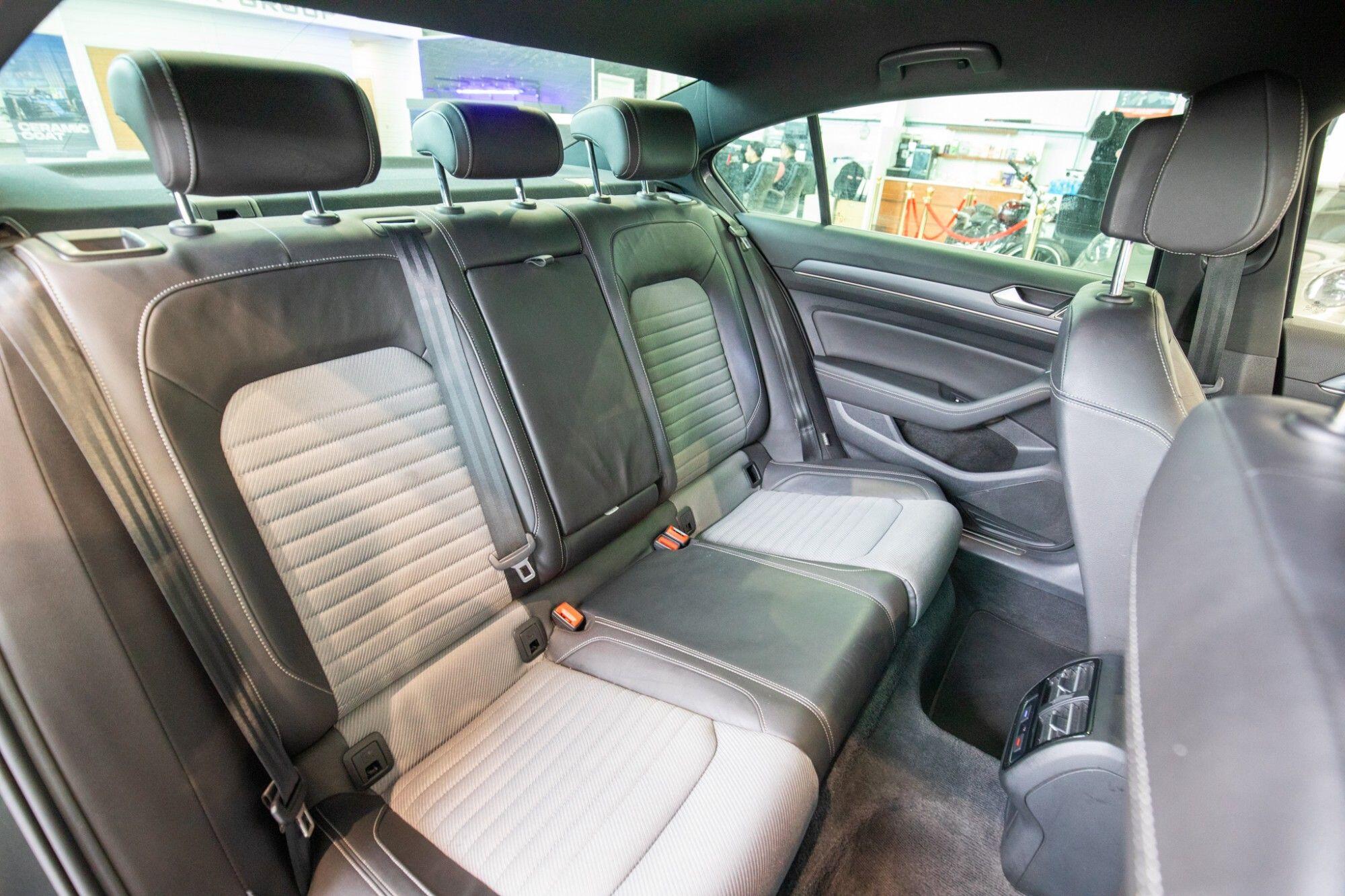 Volkswagen Passat view 13
