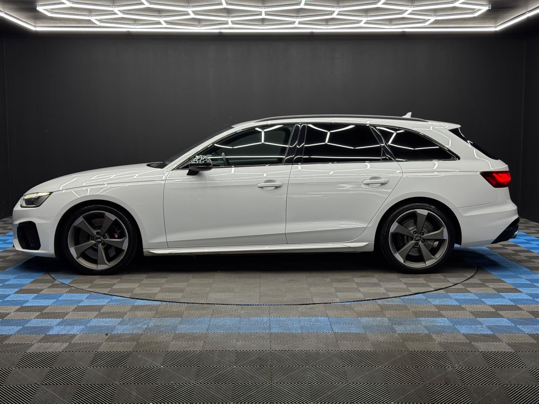 Audi S4 view 8