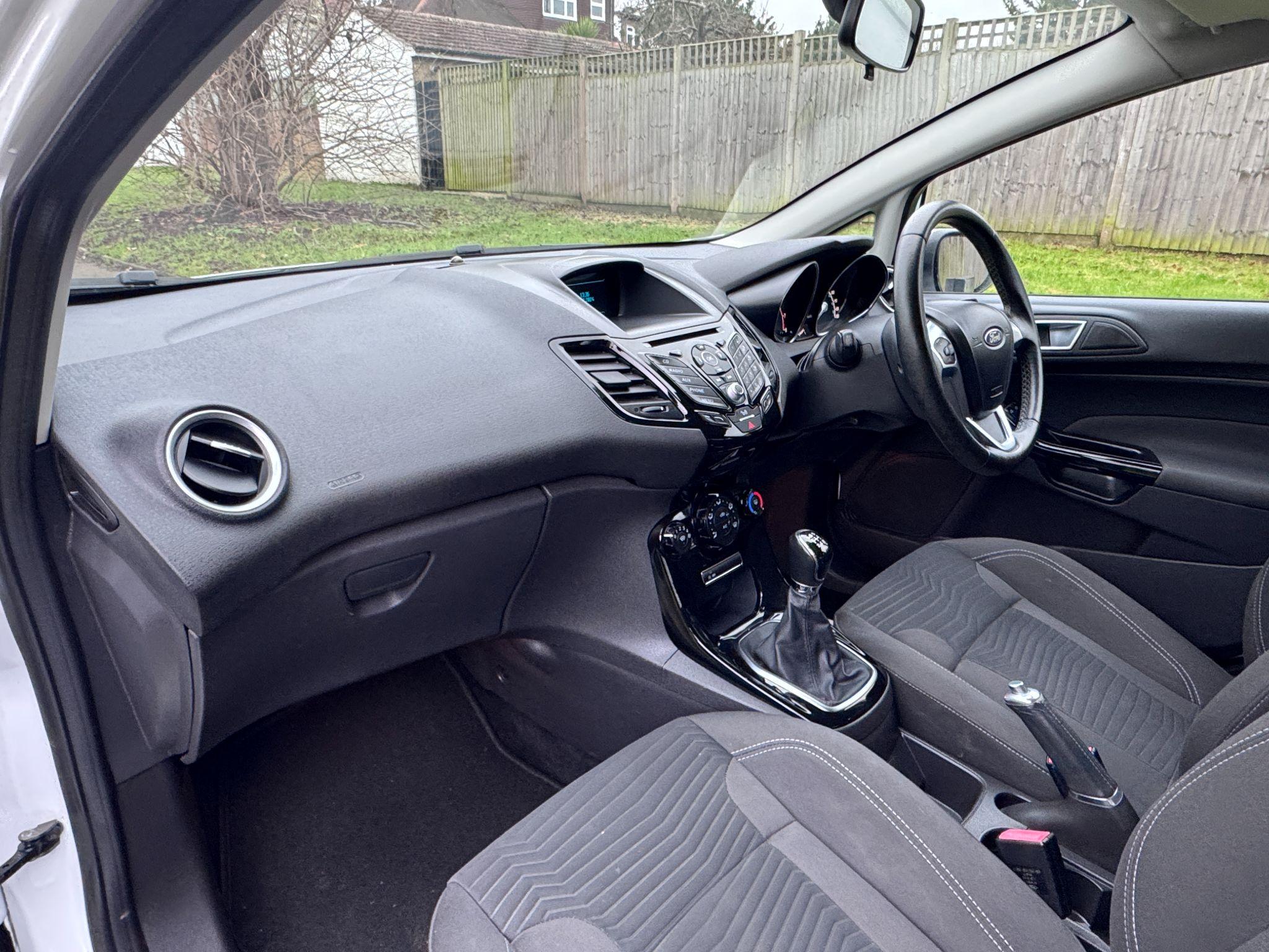 2016 Ford Fiesta image 16