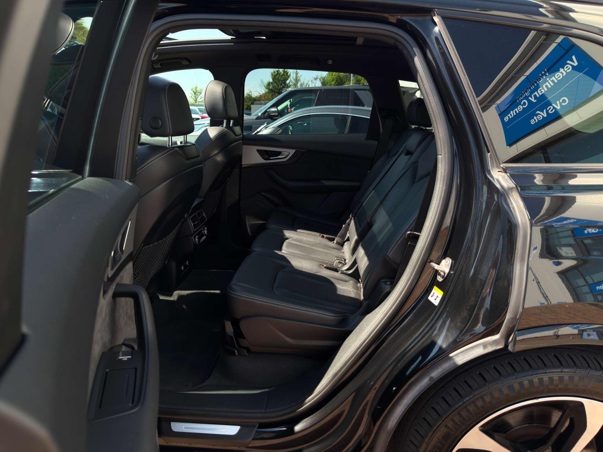 Audi Q7 view 40
