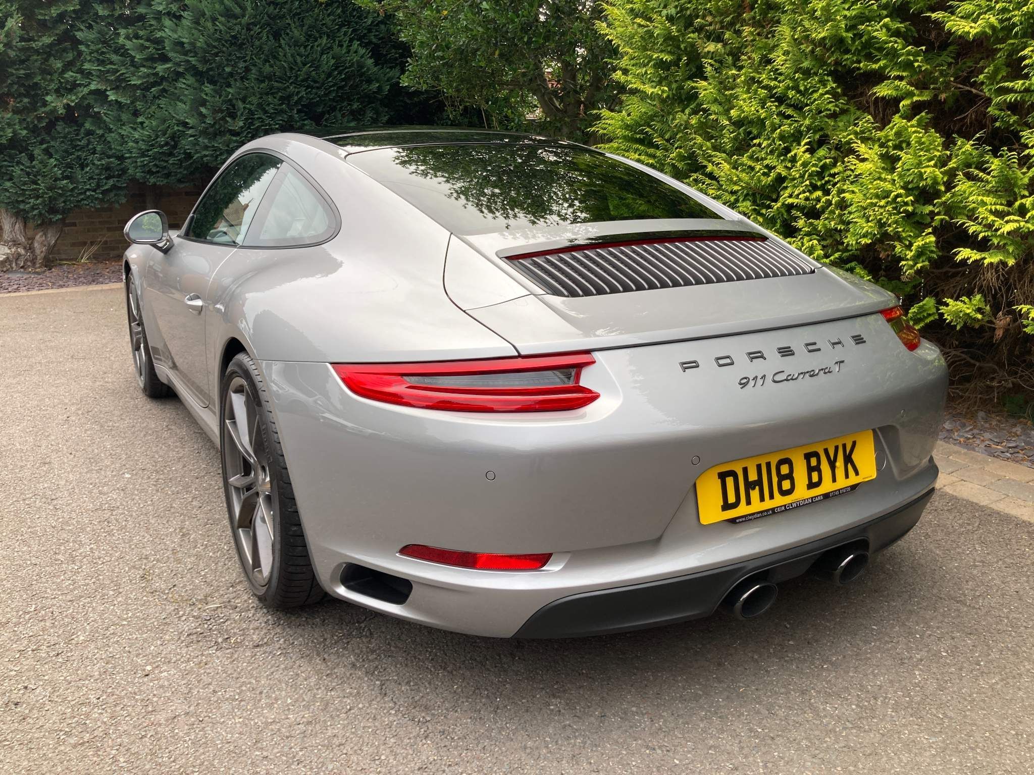 Porsche 911 view 16