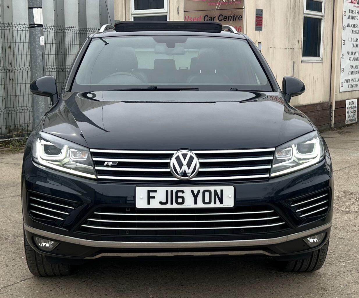 Volkswagen Touareg view 6
