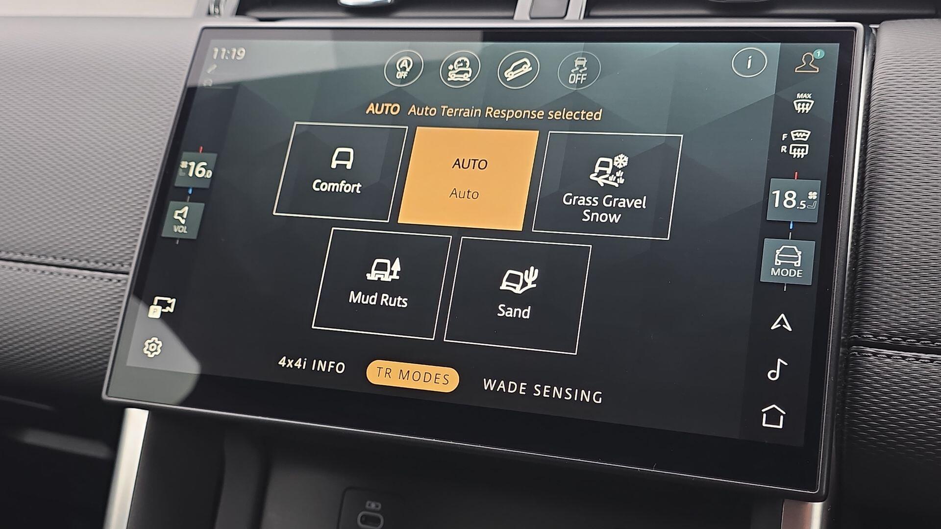 Land Rover Discovery Sport view 40