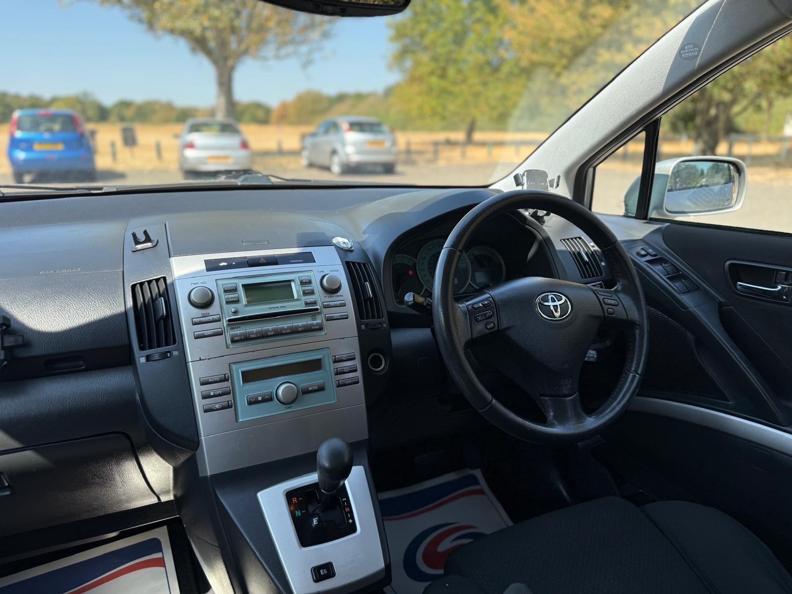 Toyota Corolla Verso view 20