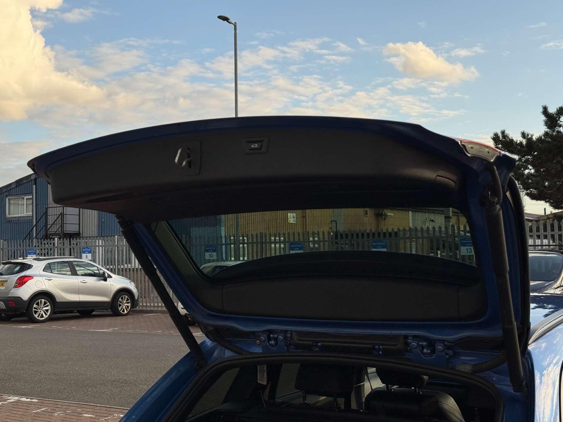BMW 3 Series view 24