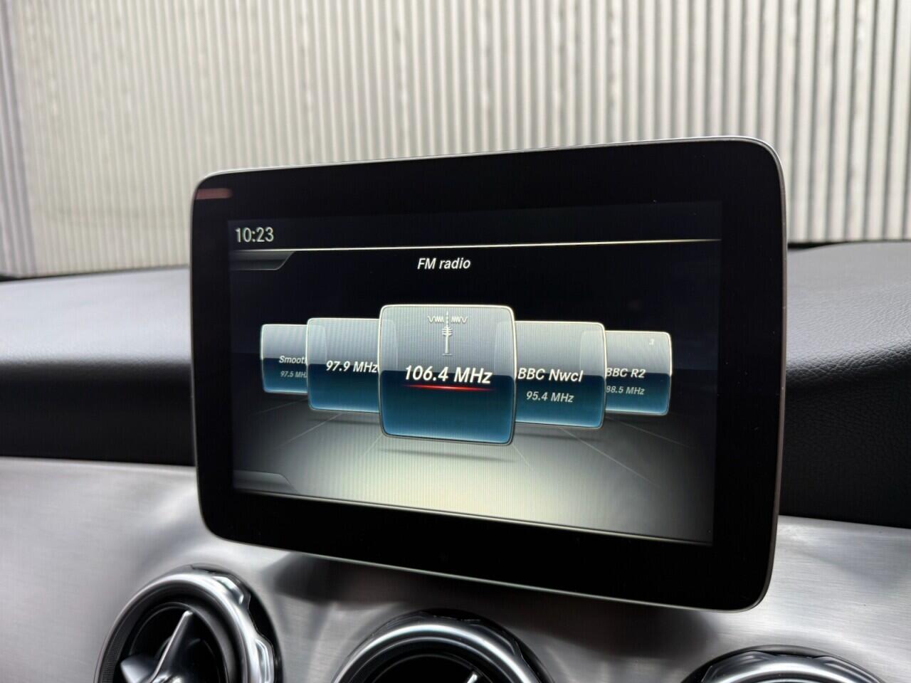 Mercedes-Benz Gla view 17